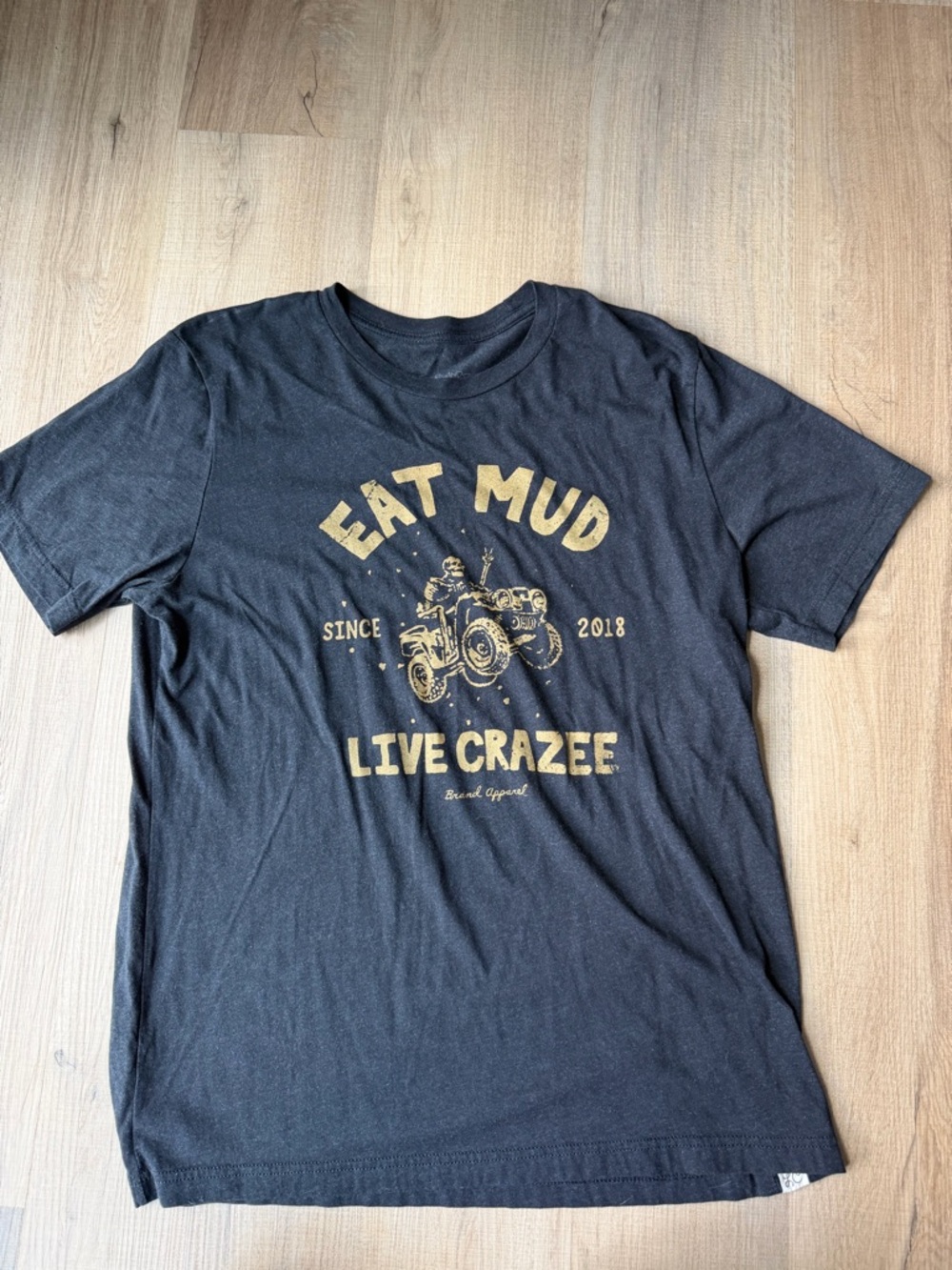 "Crazee Brands “Eat Mud" Graphic Tee - Black/Gold